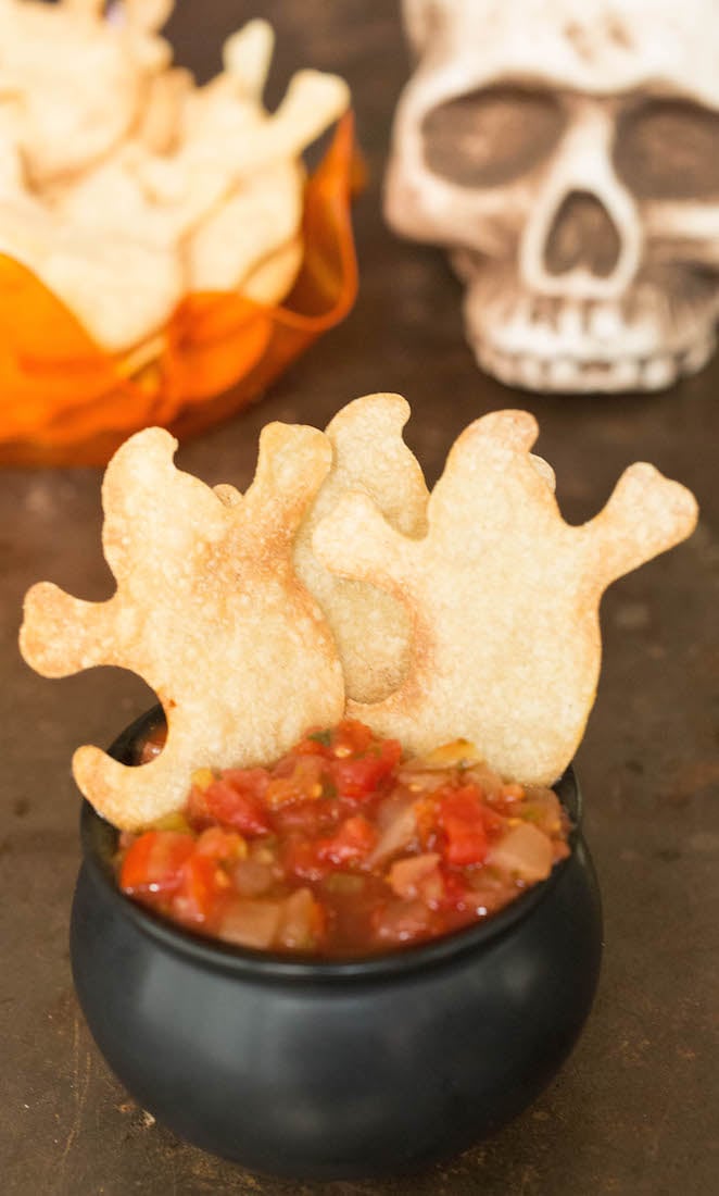 Ghost tortilla chips seasoned with lime & served with a cauldron of salsa.