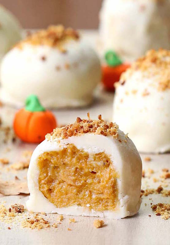 Pumpkin Cheesecake Balls - 100+ Fall Recipes (Easy dessert)