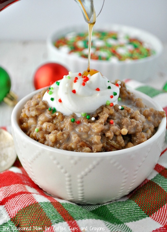 Slow Cooker Gingerbread Oatmeal Recipe - Christmas Breakfast Recipes