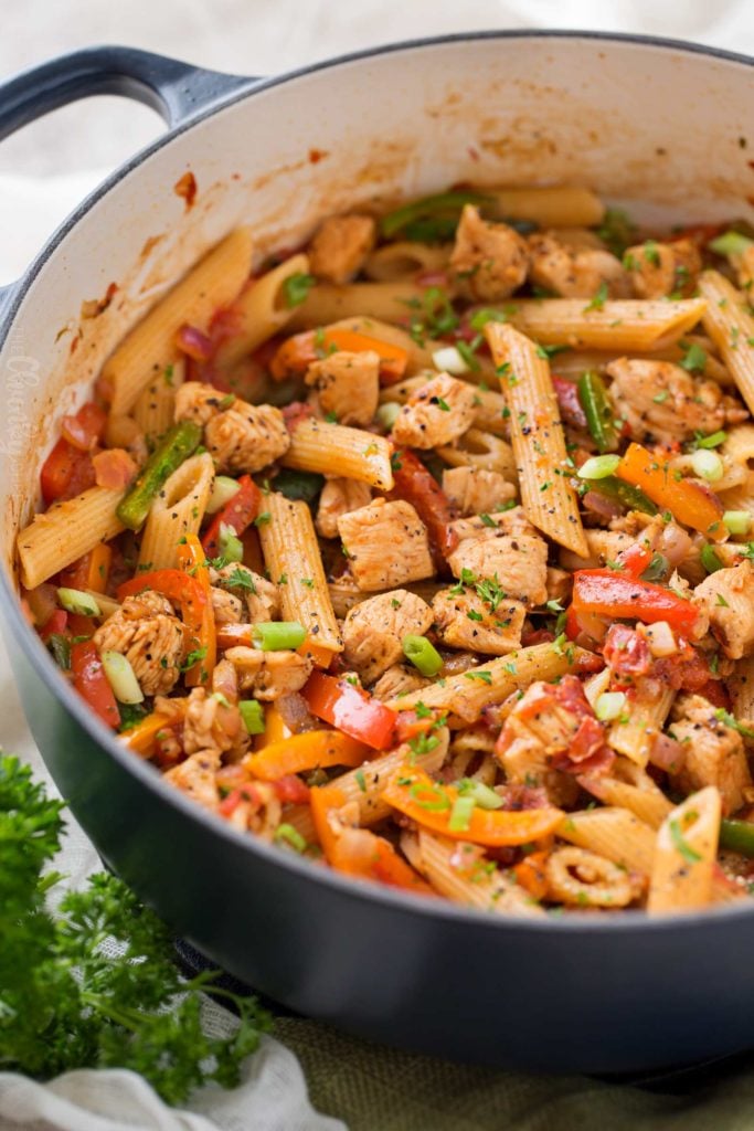 One Pot Chicken Fajita Pasta Recipe - Made in 30 minutes!