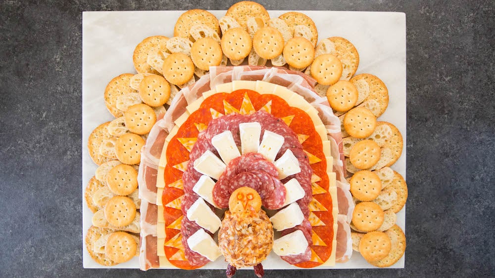 Thanksgiving meat and cheese platter that looks like a turkey.